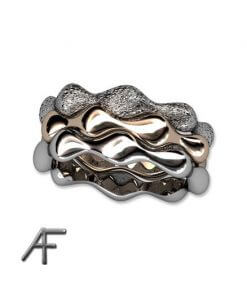 3 st guldringar i rött gult och vitt guld