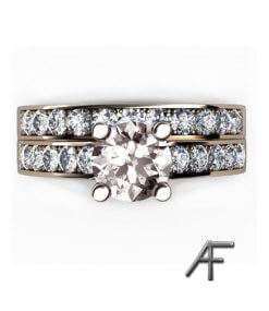 enstensring med morganit och briljantslipade diamanter samt alliansring bredvid