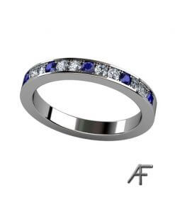 faden alliansring med blå safirer och diamanter