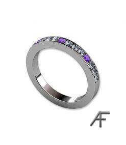 fadeninfattade diamanter lila diamanter