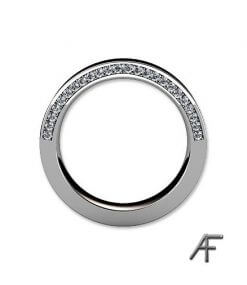 fadeninfattade diamanter vitguld
