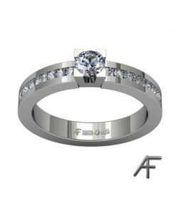 diamanter i vitguldsring