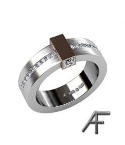 matterad vitguldsring med diamanter