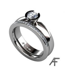 Vigselringen Con i vitguld samt alliansring