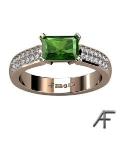 guldring med grön turmalin och diamaner