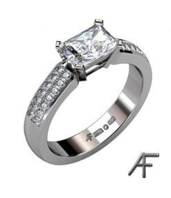 diamanter i vitguldsring