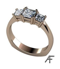 guldring med 3 st prinsess slipade diamanter