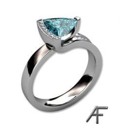 ring med diamanter och blå zirkon