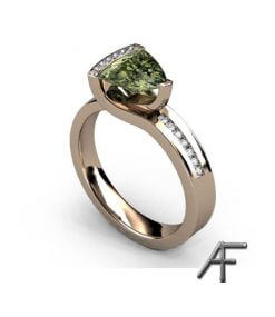 vigselring trilliantslipad grön safir med diamanter