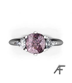 cusionslipad rosa spinell i vitguldsring