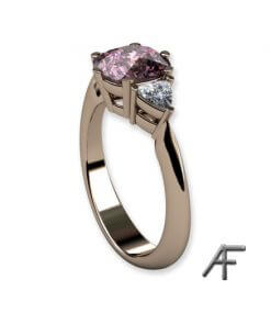 guldring med rosa spinell och trilliantslipade diamanter
