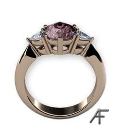 trilliantslipade diamanter och rosa spinell i guldring