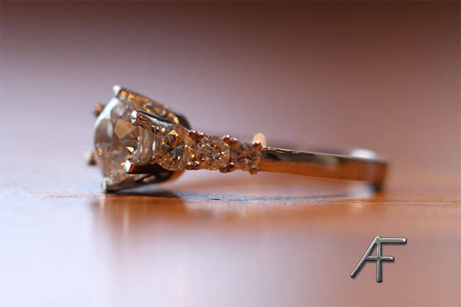 ring i platina med diamanter